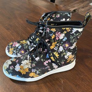 Dr. Martens Newton floral boot